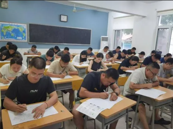 识与技能的, 不断提升裁, entit